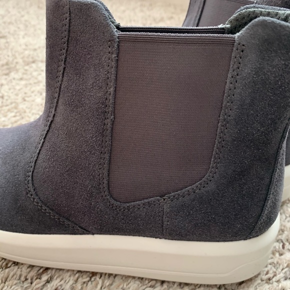 Brand New- Ecco size EU 38 (US7-7.57 charcoal suede bootie - Picture 6 of 9